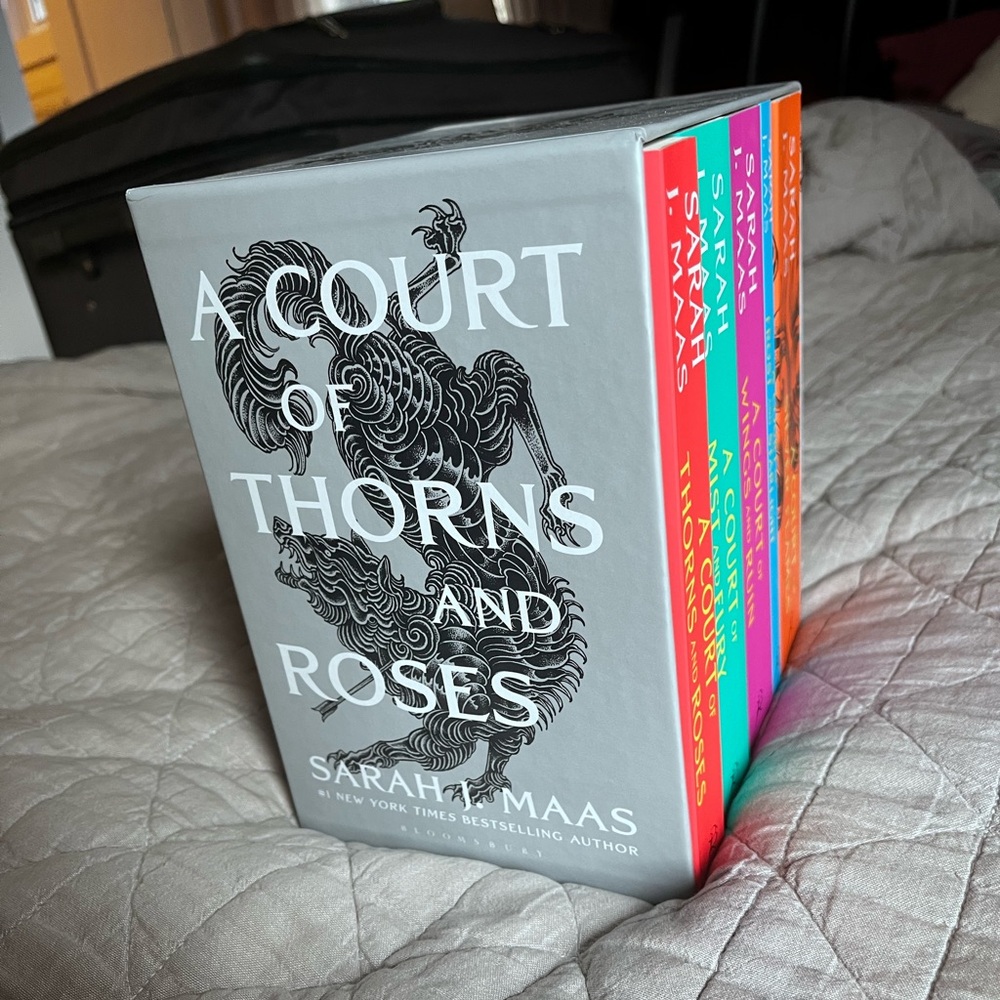 A Court of Thorns and Roses Series - Brand New